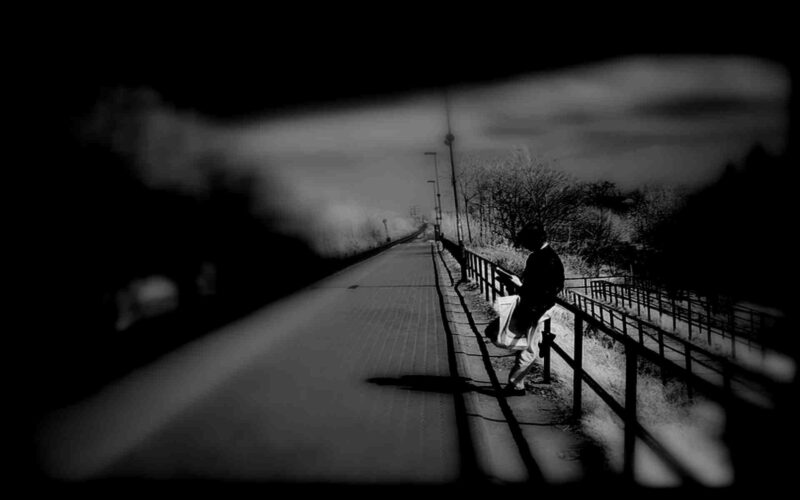 ảnh bất lực giữa lưng