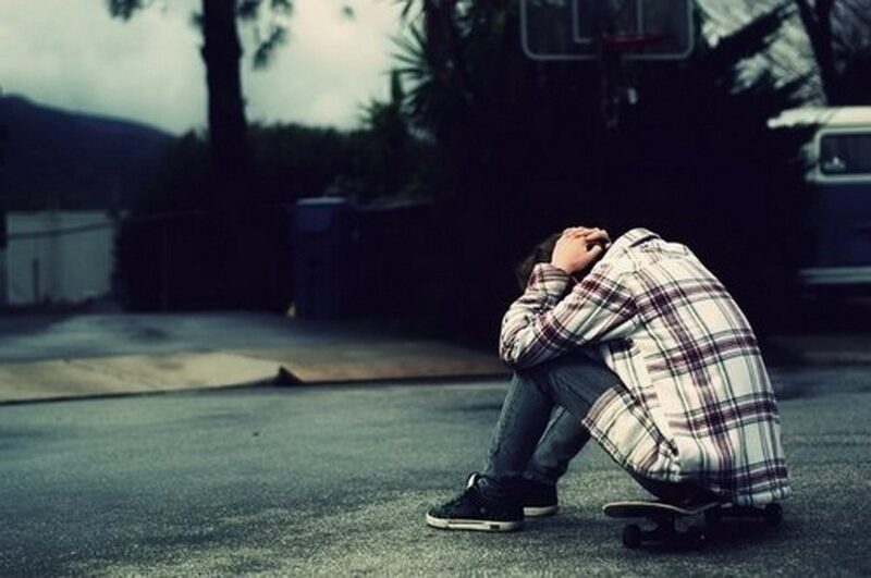 ảnh chán đời ôm đầu