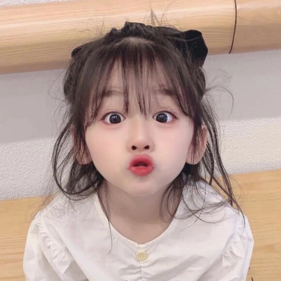 ảnh chu mỏ em bé xinh xắn