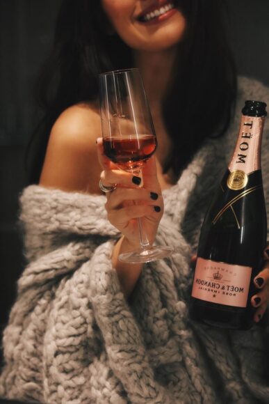 ảnh ly rượu đẹp ấn tượng