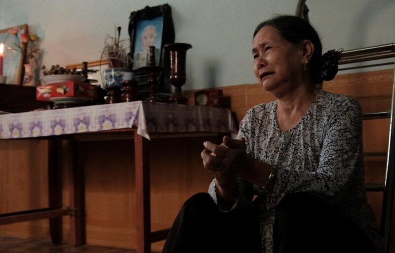 ảnh người mẹ già đau lòng