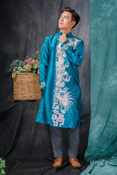 áo dài cách tân nam ấn tượng