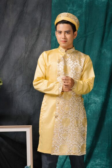 áo dài cách tân nam màu vàng