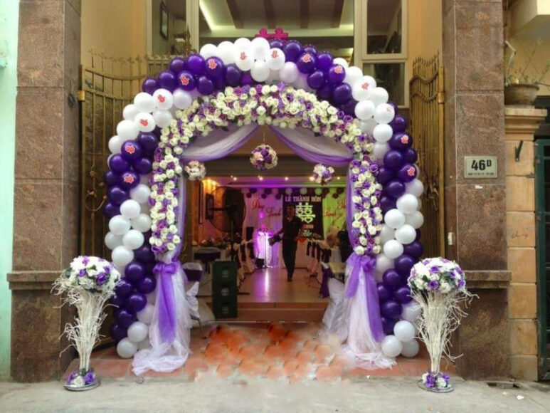 cổng hoa đám cưới đẹp bóng tím