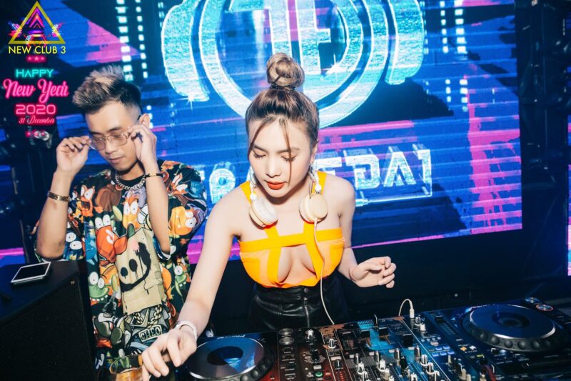 hình DJ bốc lửa