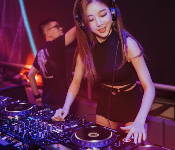 hình ảnh DJ xinh đẹp