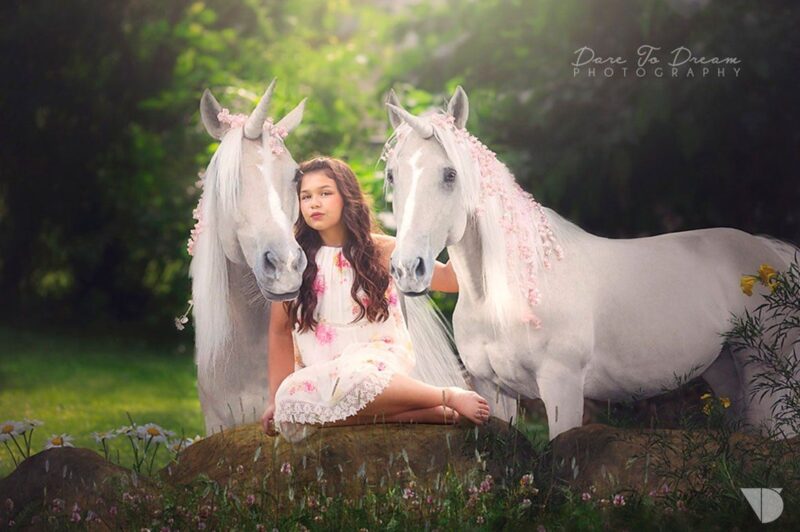 hình ảnh Kỳ Lân và bé gái