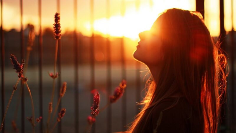 hình ảnh bất lực trước áp lực cuộc sống