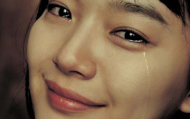 hình ảnh đôi mắt buồn khóc