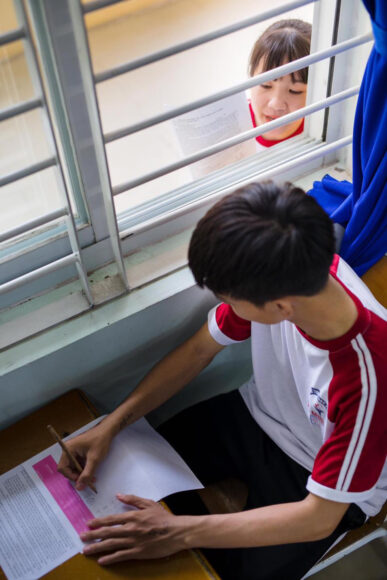 hình ảnh học bài bên cửa sổ