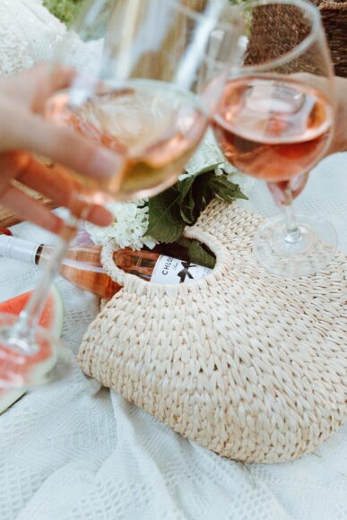 hình ảnh ly rượu đẹp lãng mạn