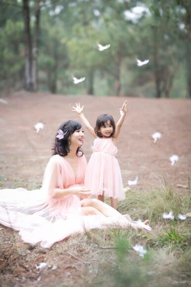 hình ảnh mẹ và bé như thiên thần