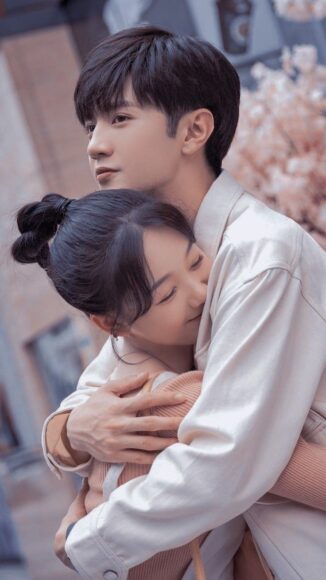 hình ảnh người yêu ôm chầm lấy nhau