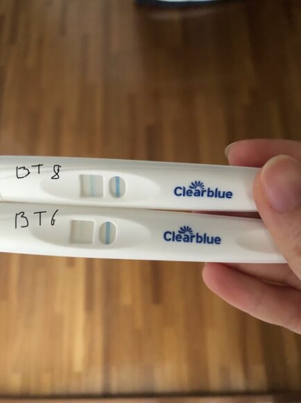 hình ảnh que thử thai 2 vạch thử cả 2 que 2 ngày khác nhau