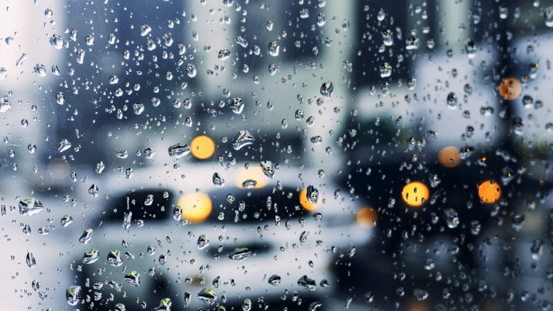 hình ảnh sad mưa trên khung cửa kính