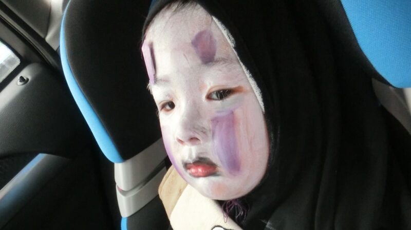 hình ảnh vô diện em bé cosplay