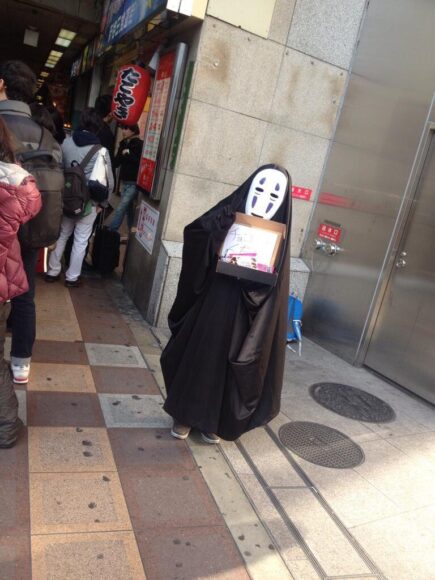 hình ảnh vô diện trên phố