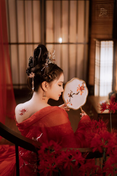 hình cổ trang Trung Quốc nữ cầm quạt