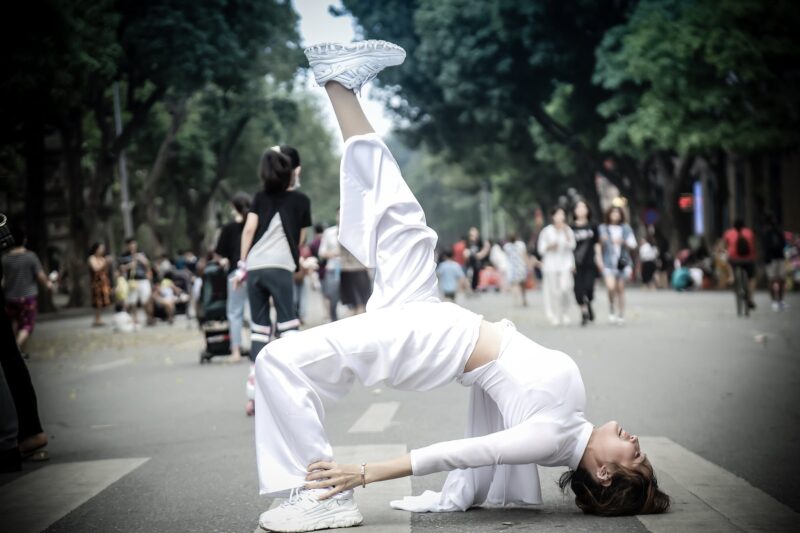 hình hiphop mặc áo dài