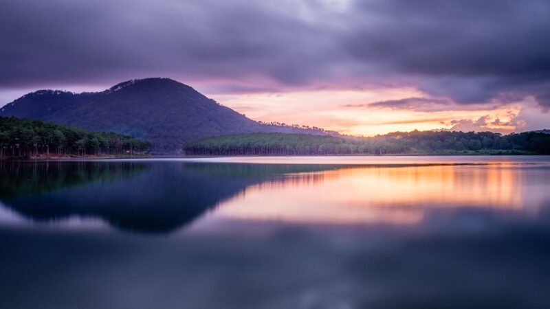 hình hoàng hôn tím trên hồ