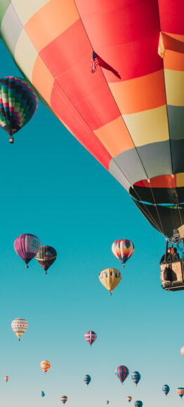 hình khinh khí cầu bay rợp trời