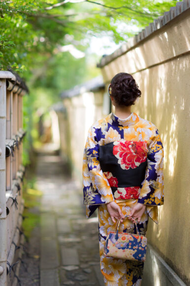 hình kimono bóng lưng