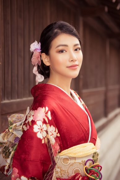 hình kimono màu đỏ