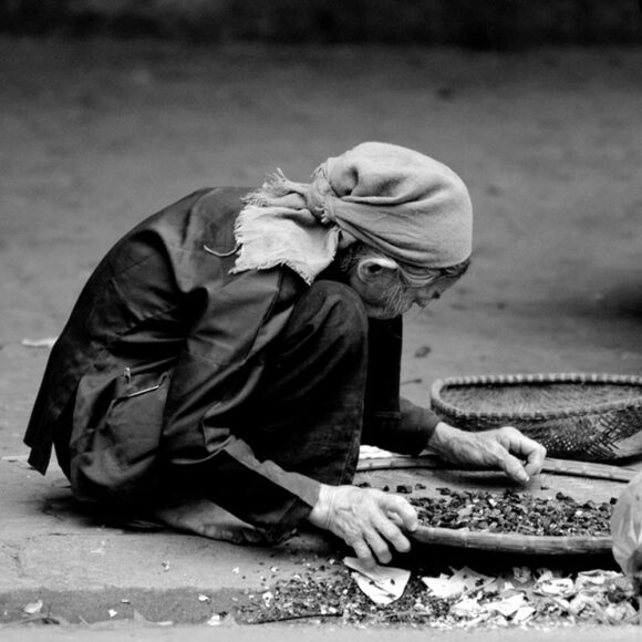 hình mẹ già nông thôn