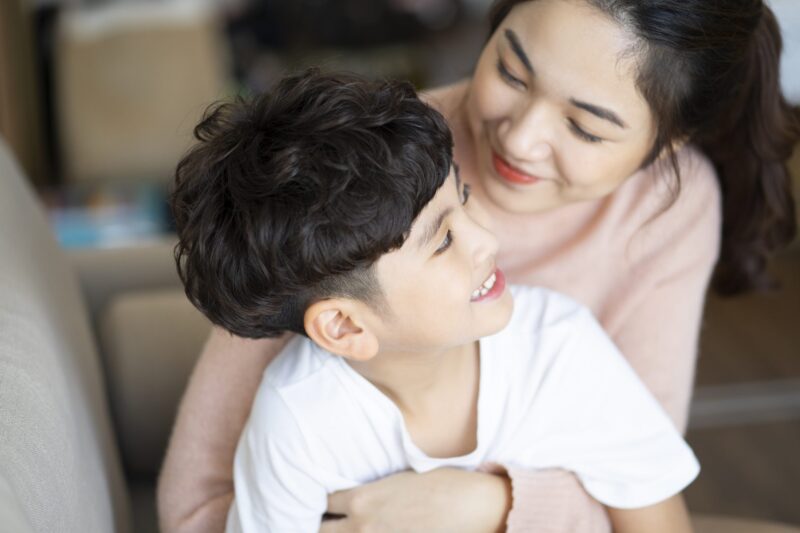 hình mẹ và bé đáng yêu