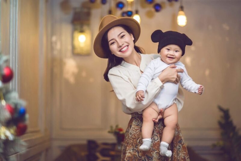 hình mẹ và bé thơ mộng