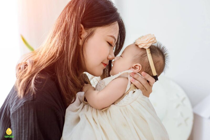 hình mẹ và bé tình cảm