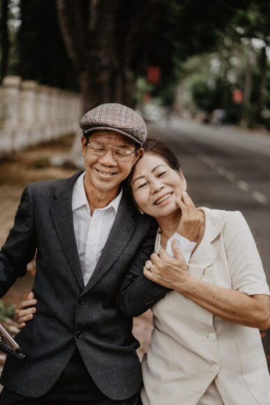 hình vợ chồng già thơ mộng