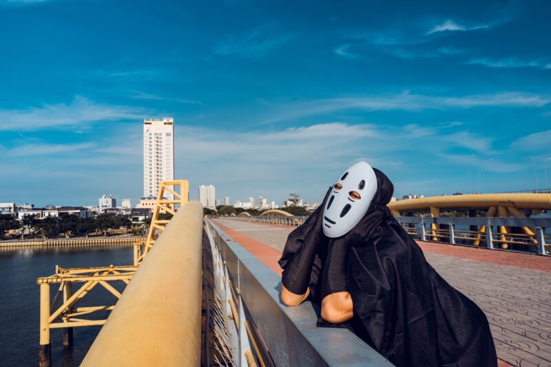 hình vô diện trên cầu