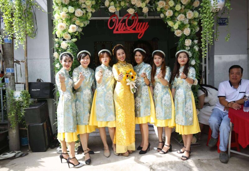 mẫu áo dài bưng quả cách tân