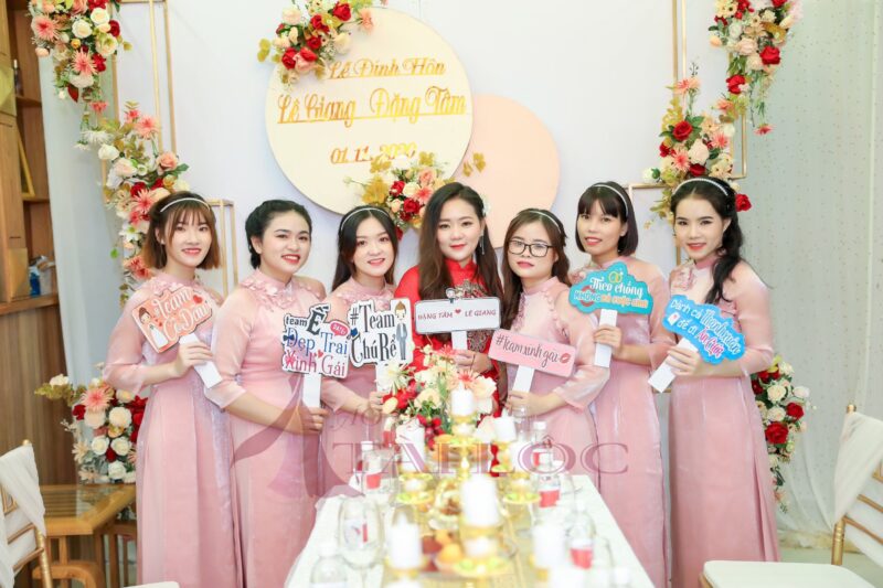 mẫu áo dài bưng quả hồng