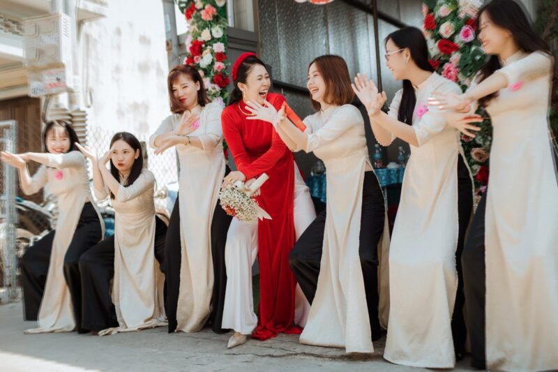 mẫu áo dài bưng quả màu be