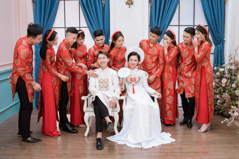 mẫu áo dài bưng quả màu đỏ