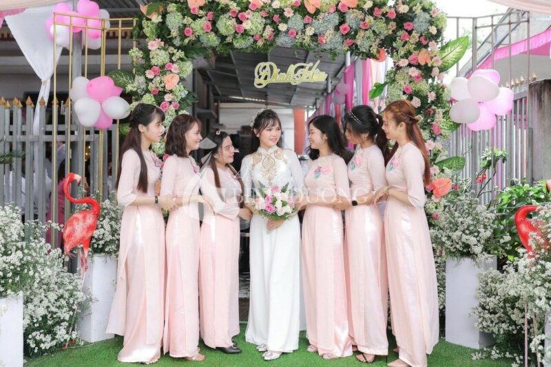 mẫu áo dài bưng quả màu hồng đẹp