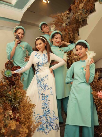 mẫu áo dài bưng quả màu xanh ngọc