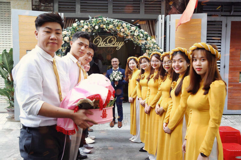 mẫu áo dài bưng quả nam nữ