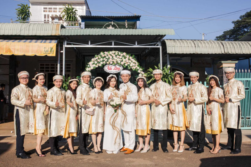 mẫu áo dài bưng quả thanh lịch