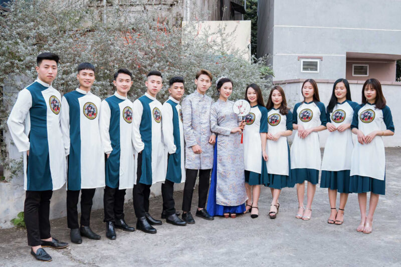 mẫu áo dài bưng quả xanh trắng