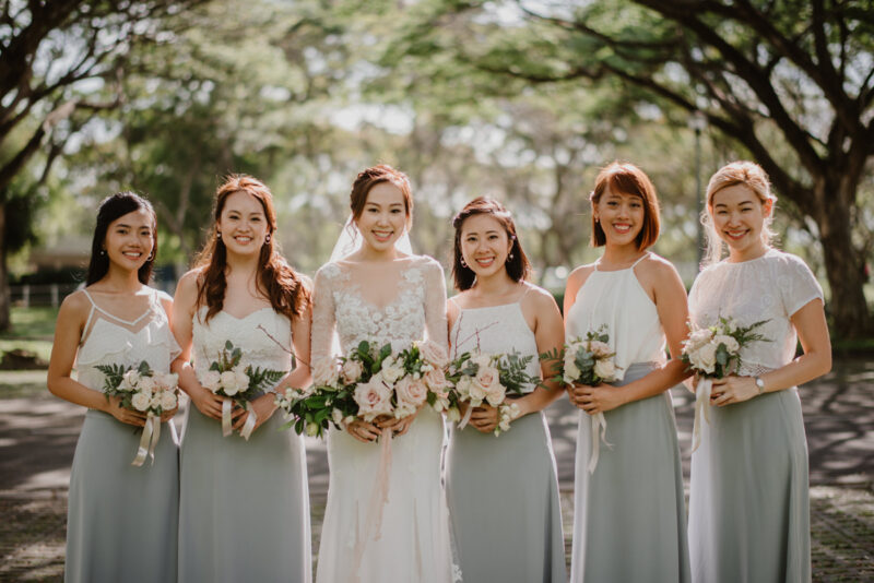 mẫu váy phù dâu đẹp trắng xanh