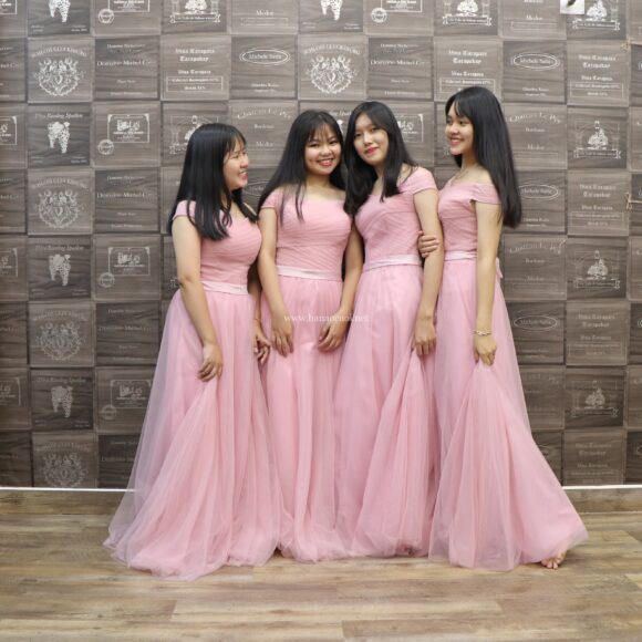 mẫu váy phù dâu đẹp trễ vai