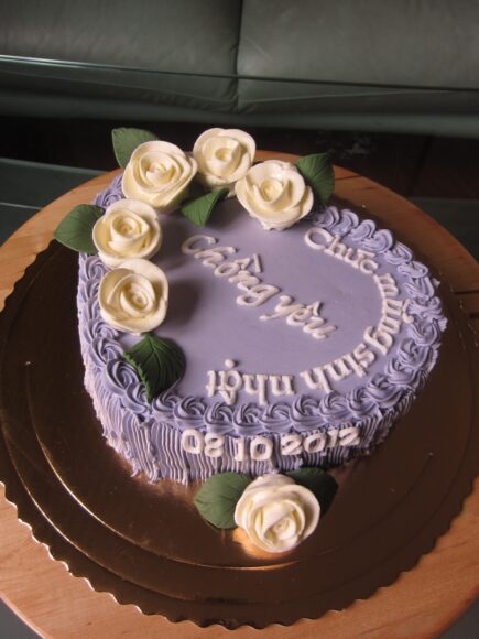 ảnh bánh sinh nhật chồng màu tím thủy chung