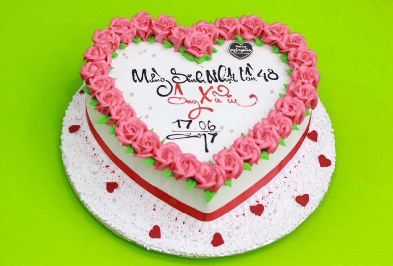 ảnh bánh sinh nhật chồng màu trắng hồng dễ thương