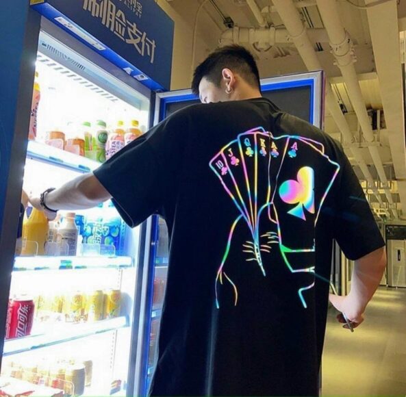 áo thun in hình phản quang sau lưng