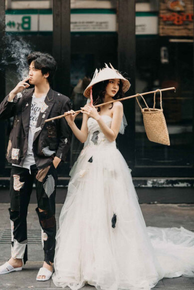 ảnh ăn xin hài hước chụp hình cưới