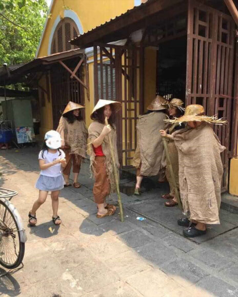 ảnh ăn xin hài hước đi theo hội nhóm