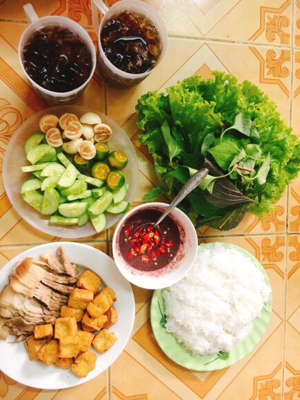ảnh bún đậu mắm tôm được ăn tại nhà